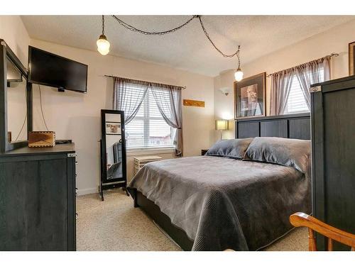 172001 Range Road 235, Rural Vulcan County, AB - Indoor Photo Showing Bedroom