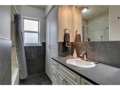 172001 Range Road 235, Rural Vulcan County, AB - Indoor Photo Showing Bathroom