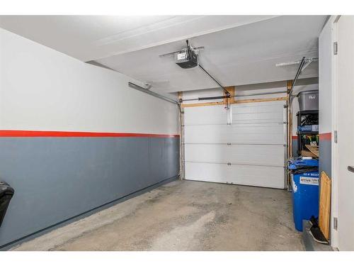 7032 34 Avenue Nw, Calgary, AB - Indoor Photo Showing Garage