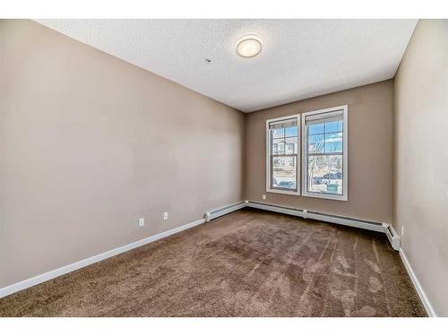 323-207 Sunset Drive, Cochrane, AB - Indoor Photo Showing Other Room