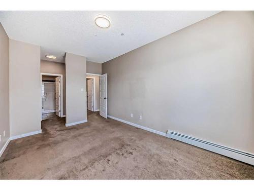 323-207 Sunset Drive, Cochrane, AB - Indoor Photo Showing Other Room