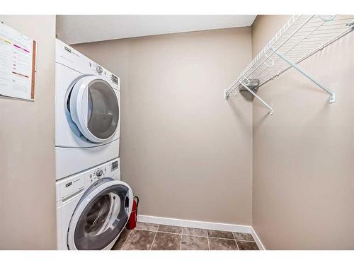 323-207 Sunset Drive, Cochrane, AB - Indoor Photo Showing Laundry Room