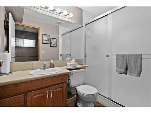 41 Sprucegrove Crescent Se, Airdrie, AB - Indoor Photo Showing Bathroom