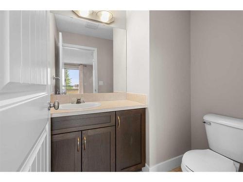 9-211 Village Terrace Sw, Calgary, AB - Indoor Photo Showing Bathroom