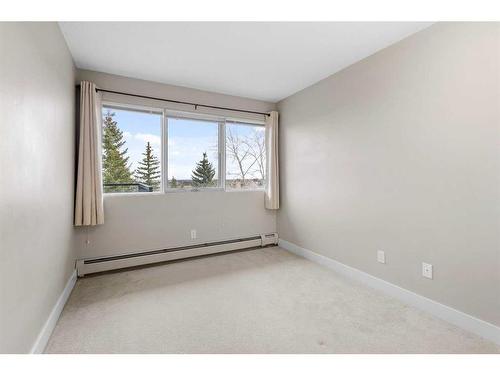 9-211 Village Terrace Sw, Calgary, AB - Indoor Photo Showing Other Room