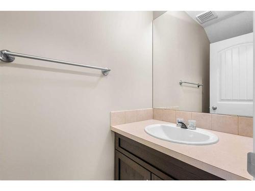 9-211 Village Terrace Sw, Calgary, AB - Indoor Photo Showing Bathroom