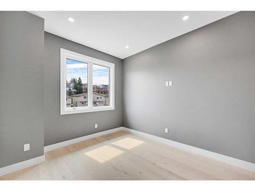 1911 27 Avenue Sw, Calgary, AB - Indoor Photo Showing Other Room