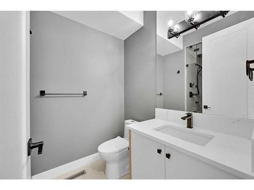 1911 27 Avenue Sw, Calgary, AB - Indoor Photo Showing Bathroom