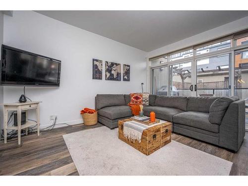107-540 34 Street Nw, Calgary, AB - Indoor Photo Showing Living Room