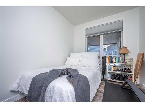 107-540 34 Street Nw, Calgary, AB - Indoor Photo Showing Bedroom