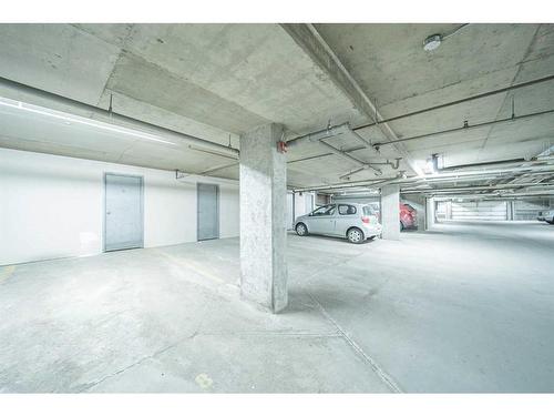 9106-70 Panamount Drive Nw, Calgary, AB - Indoor Photo Showing Garage