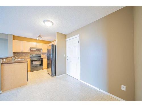 9106-70 Panamount Drive Nw, Calgary, AB - Indoor Photo Showing Kitchen
