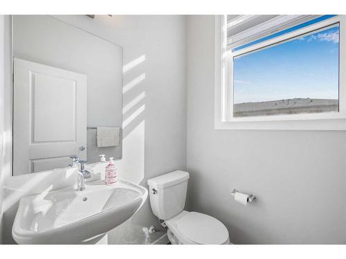 706 Sage Hill Grove Nw, Calgary, AB - Indoor Photo Showing Bathroom
