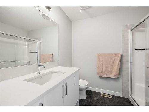 706 Sage Hill Grove Nw, Calgary, AB - Indoor Photo Showing Bathroom
