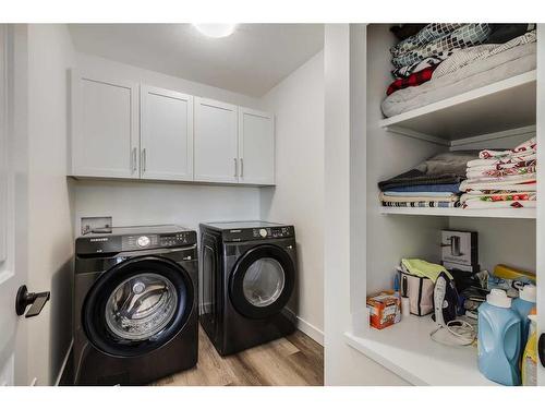 18 Poplar Ridge Close, Didsbury, AB - Indoor Photo Showing Laundry Room