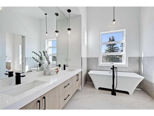 2826 29 Street Sw, Calgary, AB - Indoor Photo Showing Bathroom