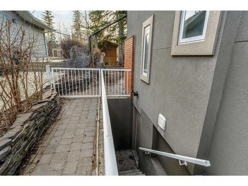 435 Wildwood Drive Sw, Calgary, AB - Outdoor With Exterior