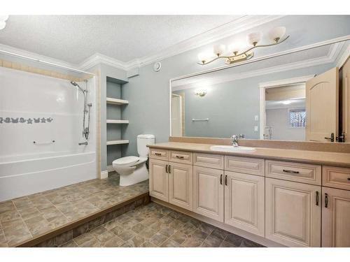 5519 Baroc Road Nw, Calgary, AB - Indoor Photo Showing Bathroom