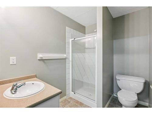 5519 Baroc Road Nw, Calgary, AB - Indoor Photo Showing Bathroom