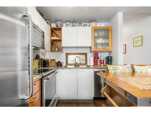 146-315 24 Avenue Sw, Calgary, AB - Indoor Photo Showing Kitchen With Stainless Steel Kitchen With Double Sink