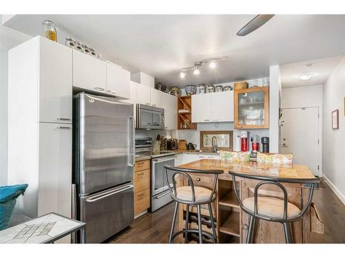 146-315 24 Avenue Sw, Calgary, AB - Indoor Photo Showing Kitchen With Stainless Steel Kitchen