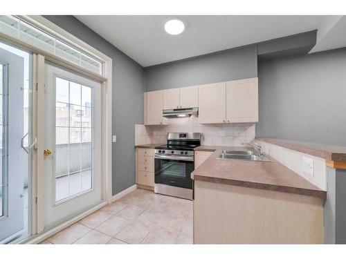 217-527 15 Avenue Sw, Calgary, AB - Indoor Photo Showing Kitchen With Stainless Steel Kitchen With Double Sink