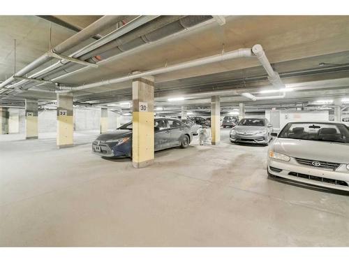 217-527 15 Avenue Sw, Calgary, AB - Indoor Photo Showing Garage