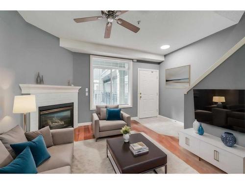217-527 15 Avenue Sw, Calgary, AB - Indoor Photo Showing Living Room With Fireplace