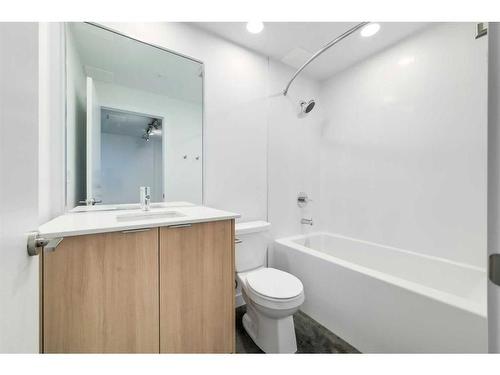 106-1319 14 Avenue Sw, Calgary, AB - Indoor Photo Showing Bathroom