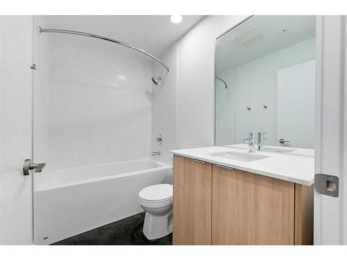106-1319 14 Avenue Sw, Calgary, AB - Indoor Photo Showing Bathroom