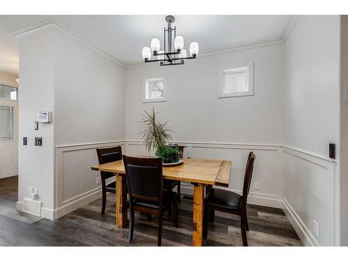 906 33 Street Nw, Calgary, AB - Indoor Photo Showing Dining Room
