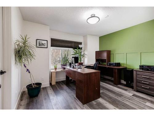 906 33 Street Nw, Calgary, AB - Indoor Photo Showing Office
