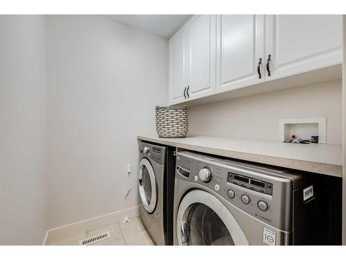 906 33 Street Nw, Calgary, AB - Indoor Photo Showing Laundry Room
