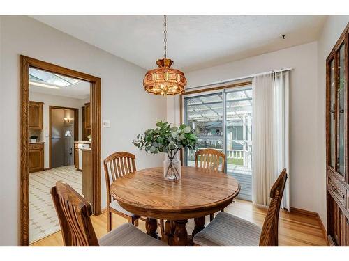 58 Butler Crescent Nw, Calgary, AB - Indoor Photo Showing Dining Room