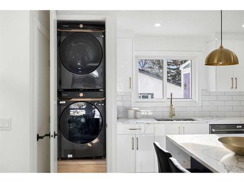 10508 Oakmoor Way Sw, Calgary, AB - Indoor Photo Showing Laundry Room