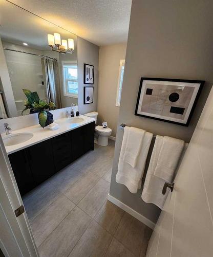 280 Belmont Boulevard Sw, Calgary, AB - Indoor Photo Showing Bathroom