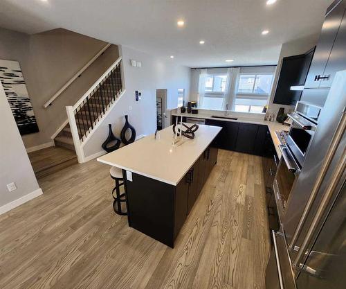 280 Belmont Boulevard Sw, Calgary, AB - Indoor Photo Showing Kitchen With Upgraded Kitchen