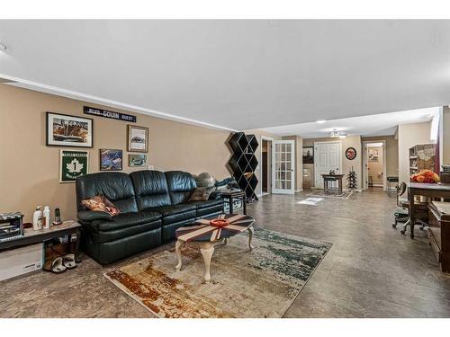 243039 Range Road 260, Rural Wheatland County, AB - Indoor Photo Showing Living Room