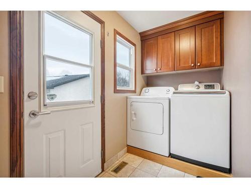 5627 Dalcastle Rise Nw, Calgary, AB - Indoor Photo Showing Laundry Room