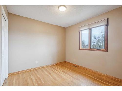 5627 Dalcastle Rise Nw, Calgary, AB - Indoor Photo Showing Other Room