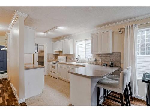 716 53 Avenue Sw, Calgary, AB - Indoor Photo Showing Kitchen