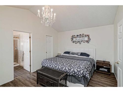 716 53 Avenue Sw, Calgary, AB - Indoor Photo Showing Bedroom