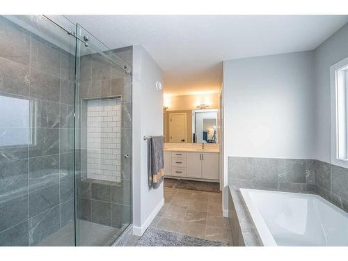 269 Ambleside Avenue Nw, Calgary, AB - Indoor Photo Showing Bathroom