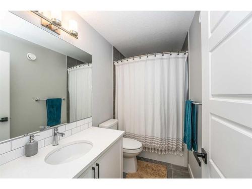 269 Ambleside Avenue Nw, Calgary, AB - Indoor Photo Showing Bathroom