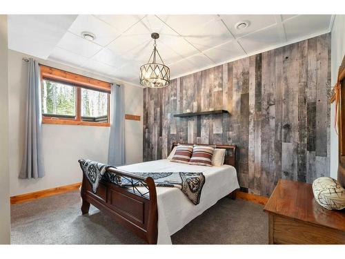 7-29042 Range Road 53, Rural Mountain View County, AB - Indoor Photo Showing Bedroom