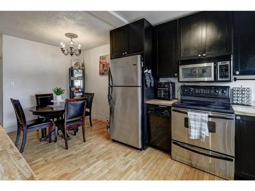 237-8239 Elbow Drive Sw, Calgary, AB - Indoor Photo Showing Kitchen