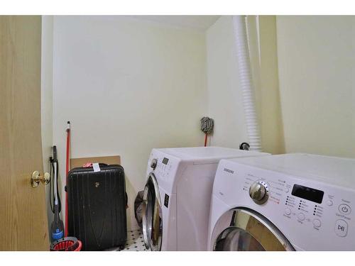 304-2011 University Drive Nw, Calgary, AB - Indoor Photo Showing Laundry Room