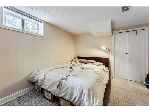 409 12 Avenue Nw, Calgary, AB - Indoor Photo Showing Bedroom