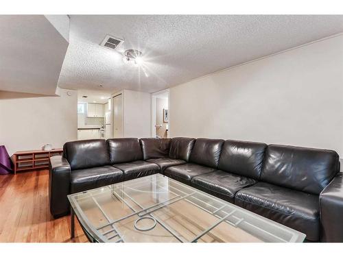 409 12 Avenue Nw, Calgary, AB - Indoor Photo Showing Living Room