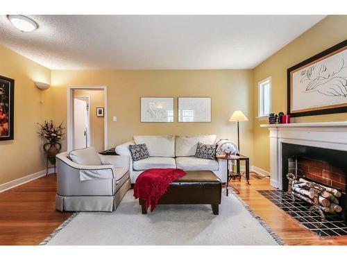 409 12 Avenue Nw, Calgary, AB - Indoor Photo Showing Living Room With Fireplace